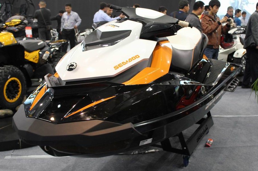 �Ӱ͵�Bombardier Ħ��ͧ