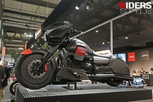 ĦйMoto Guzzi MGX-21