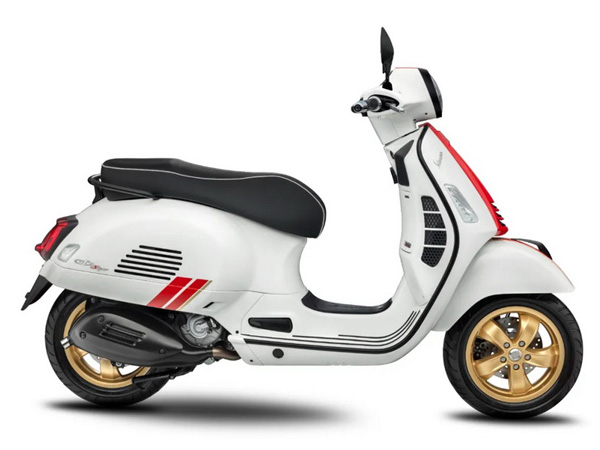Vespa GTS Super Racing Sixties 300(2020)